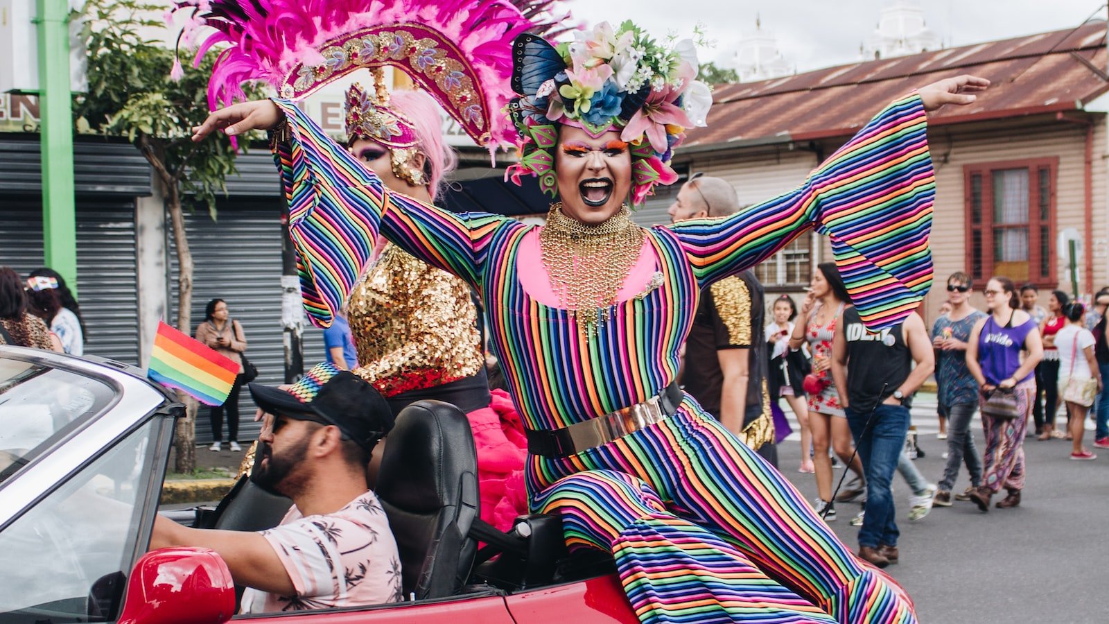 4. Beyond Stereotypes: Expanding the Notion of Beauty through Queer Narratives